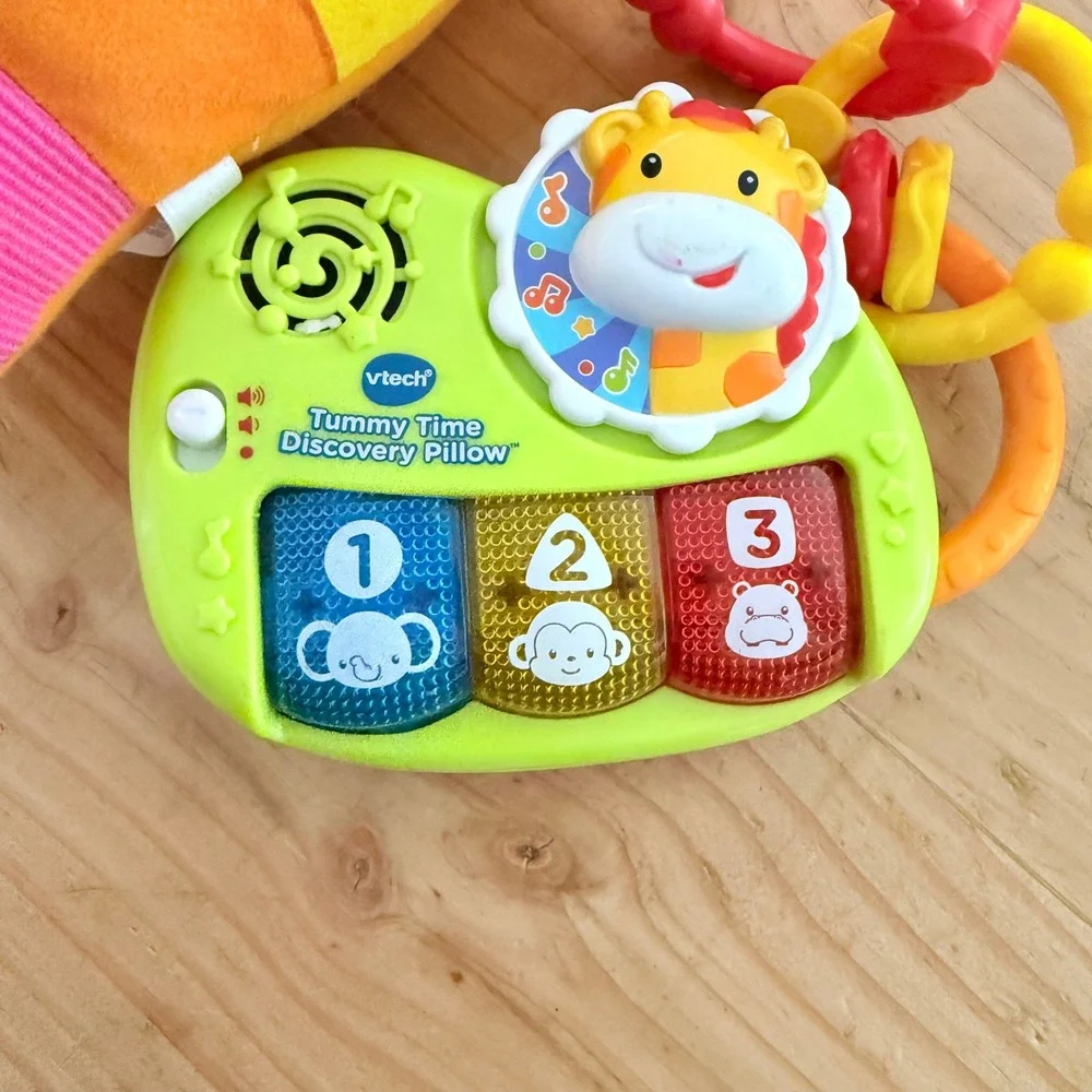 VTech Tummy Time Discovery Pillow Giraffe‎ Plush Musical Toy Yellow 80-146400